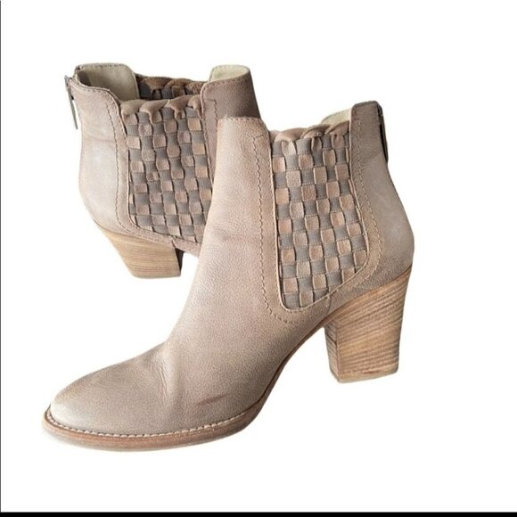 Aquatalia Frannie Weatherproof Suede Booties Size 9.5 - Picture 2 of 8